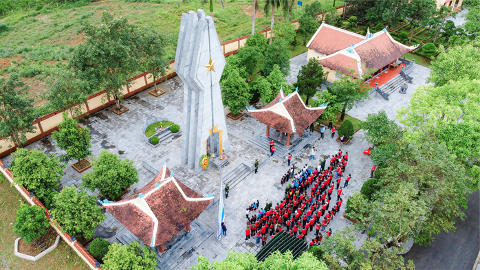 Khi lá cờ  đi cùng lòng dân - Ảnh 5.
