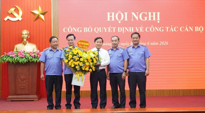 Quảng Trị c&ocirc;ng bố quyết định của Ban B&iacute; thư về c&ocirc;ng t&aacute;c c&aacute;n bộ - Ảnh 2.