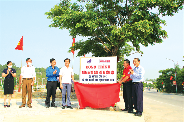 Chạm đến tr&aacute;i tim - Ảnh 1.