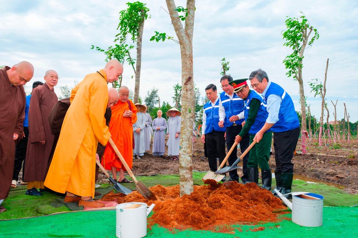 Gieo mầm xanh, vun đắp đại đo&agrave;n kết giữa l&ograve;ng TPHCM - Ảnh 1.