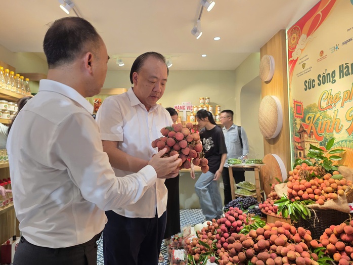 Xuất hiện "chợ phiên Kinh Bắc" ở phố Tràng Tiền - Ảnh 1.