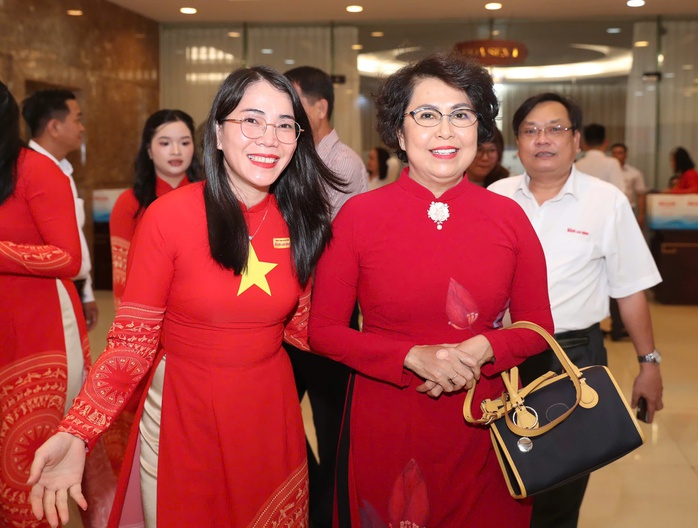 B&aacute;o Người Lao Động tổ chức Lễ kỷ niệm 7 năm chương tr&igrave;nh Tự h&agrave;o cờ Tổ quốc - Ảnh 2.