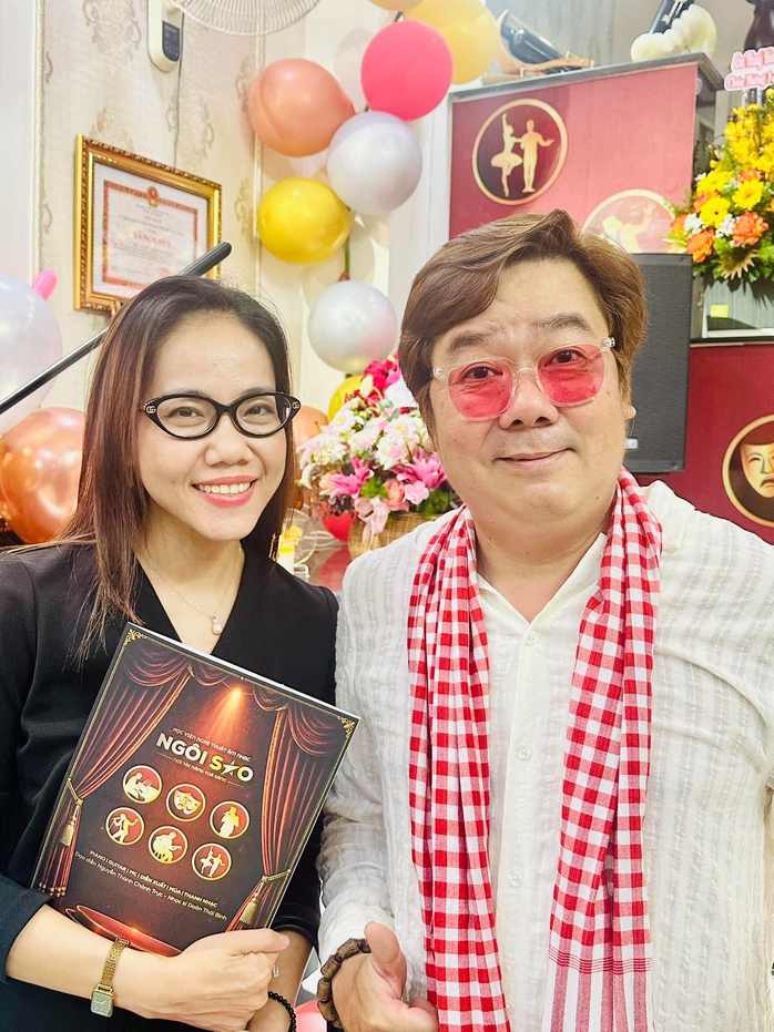 Đạo diễn Chánh Trực khánh thành Học viện Nghệ thuật Âm nhạc Ngôi sao - Ảnh 2.