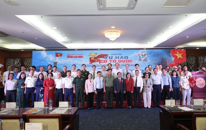 H&agrave;nh tr&igrave;nh phụng sự Tổ quốc - Ảnh 1.