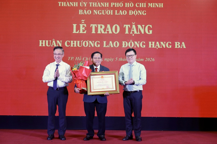 H&agrave;nh tr&igrave;nh phụng sự Tổ quốc - Ảnh 1.