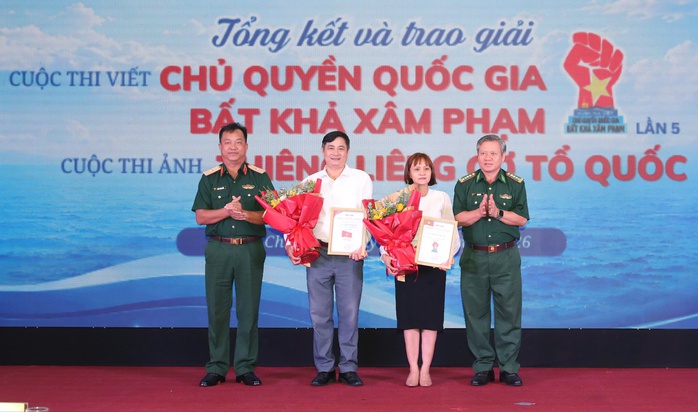 B&aacute;o Người Lao Động trao giải 2 cuộc thi &yacute; nghĩa - Ảnh 2.