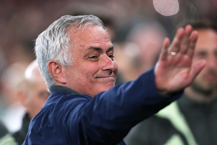 Real Madrid hẹn ng&agrave;y đ&oacute;n Mourinho, Liverpool trao &ldquo;ghế n&oacute;ng&rdquo; cho Iraola - Ảnh 1.