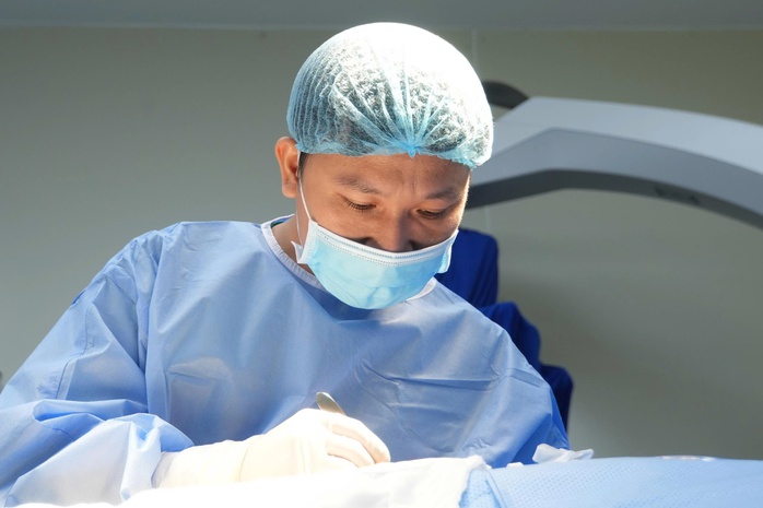 Tưởng &ldquo;nh&aacute;y mắt v&ocirc; hại&rdquo;, ngờ đ&acirc;u l&agrave; cuộc xung đột giữa mạch m&aacute;u v&agrave; d&acirc;y thần kinh - Ảnh 1.