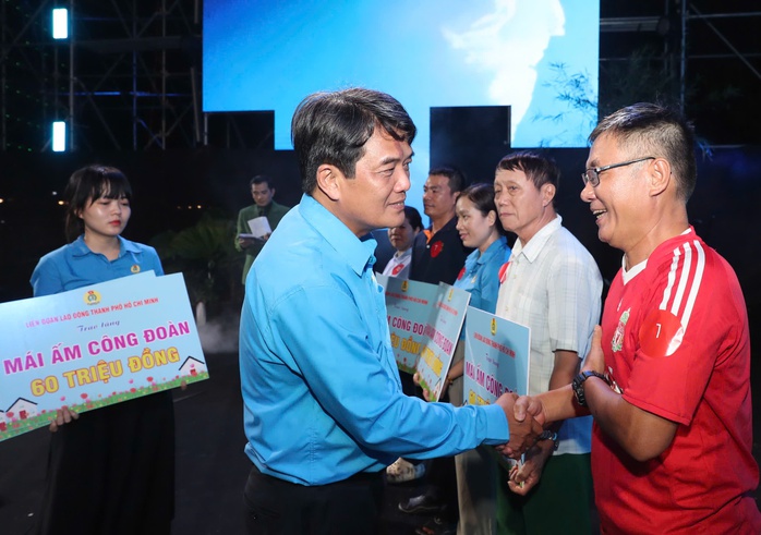 Chủ tịch LĐLĐ TPHCM B&ugrave;i Thanh Nh&acirc;n được bầu v&agrave;o Ban thường vụ Tổng LĐLĐ Việt Nam kh&oacute;a mới - Ảnh 4.