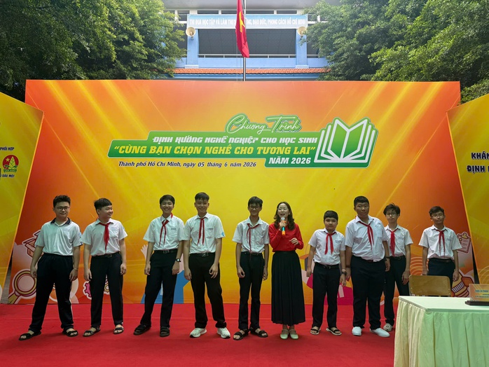 Học sinh kh&aacute;m ph&aacute; nghề qua trải nghiệm - Ảnh 2.