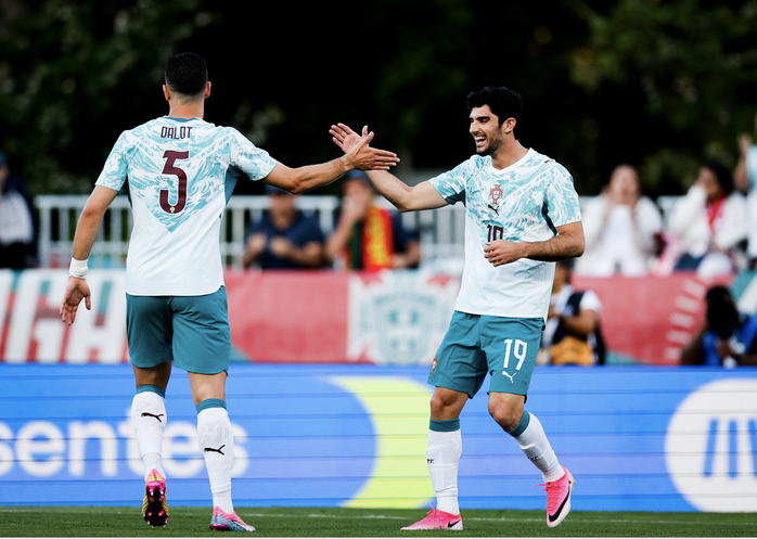 Bruno Fernandes ghi b&agrave;n, Bồ Đ&agrave;o Nha thắng Chile trước thềm World Cup - Ảnh 4.