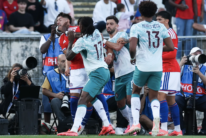 Bruno Fernandes ghi b&agrave;n, Bồ Đ&agrave;o Nha thắng Chile trước thềm World Cup - Ảnh 2.