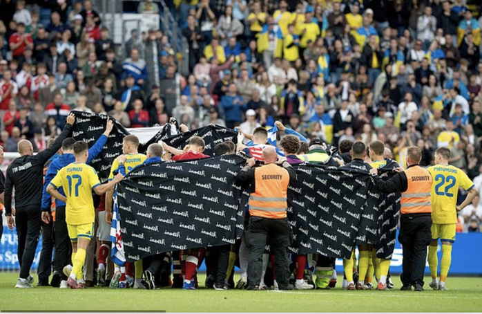Christian Eriksen lại đổ gục trên sân cỏ, hủy trận giao hữu Đan Mạch – Ukraine - Ảnh 2.