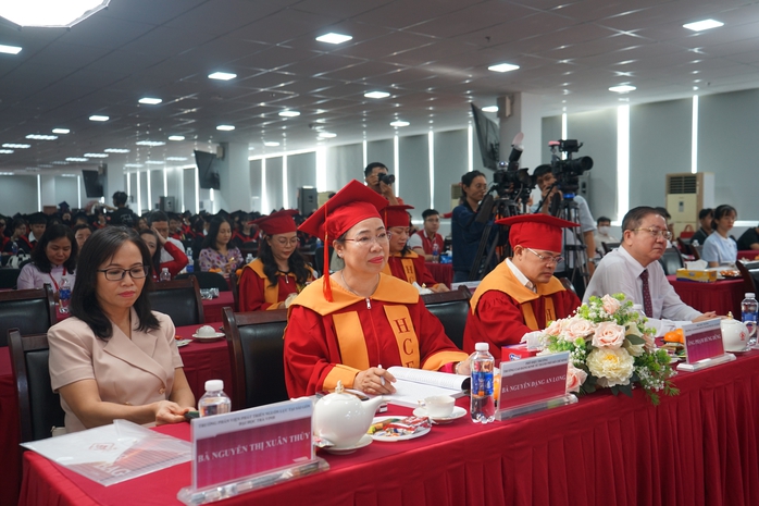 Từ ng&atilde; rẽ học tập đến danh hiệu thủ khoa - Ảnh 5.