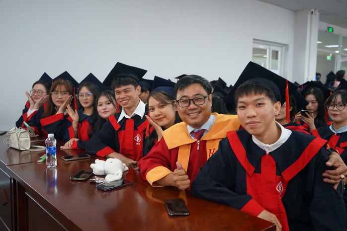 Từ ng&atilde; rẽ học tập đến danh hiệu thủ khoa - Ảnh 4.
