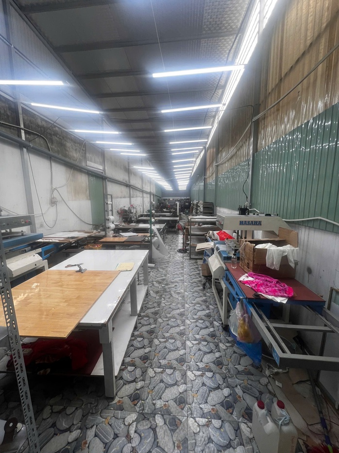 Công an TPHCM khởi tố chủ sở hữu thương hiệu vải áo dài Đất Lành - Ảnh 9.
