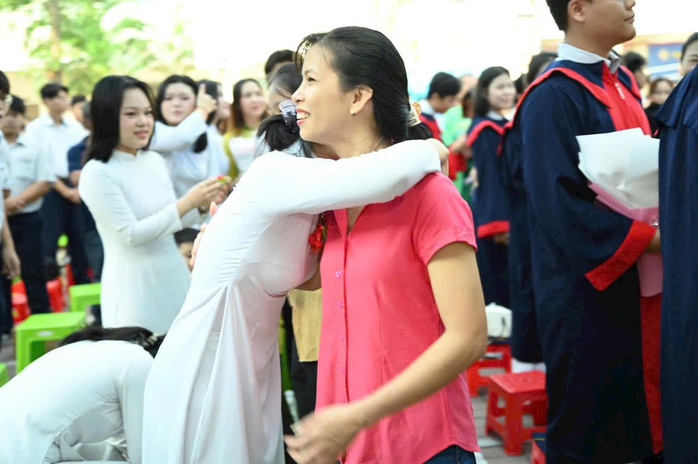 Lời dặn d&ograve; x&uacute;c động của c&ocirc; hiệu trưởng trường v&ugrave;ng ven đến học sinh trước ng&agrave;y thi tốt nghiệp - Ảnh 7.