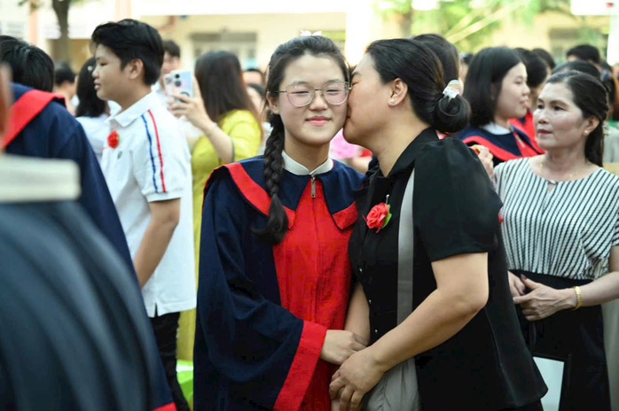 Lời dặn d&ograve; x&uacute;c động của c&ocirc; hiệu trưởng trường v&ugrave;ng ven đến học sinh trước ng&agrave;y thi tốt nghiệp - Ảnh 8.
