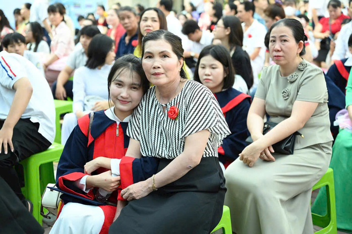 Lời dặn d&ograve; x&uacute;c động của c&ocirc; hiệu trưởng trường v&ugrave;ng ven đến học sinh trước ng&agrave;y thi tốt nghiệp - Ảnh 4.