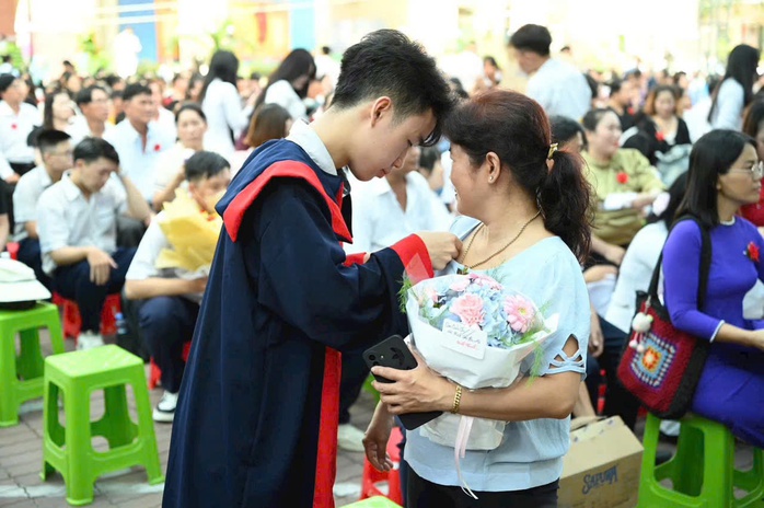 Lời dặn d&ograve; x&uacute;c động của c&ocirc; hiệu trưởng trường v&ugrave;ng ven đến học sinh trước ng&agrave;y thi tốt nghiệp - Ảnh 5.