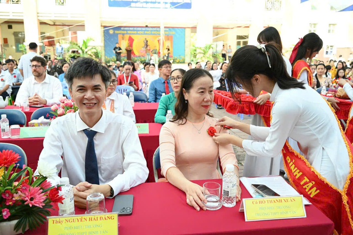 Lời dặn d&ograve; x&uacute;c động của c&ocirc; hiệu trưởng trường v&ugrave;ng ven đến học sinh trước ng&agrave;y thi tốt nghiệp - Ảnh 3.
