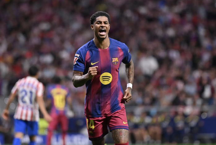Bayern Munich sẵn s&agrave;ng chi&ecirc;u mộ, Barcelona c&acirc;n nhắc giữ ch&acirc;n Rashford - Ảnh 1.