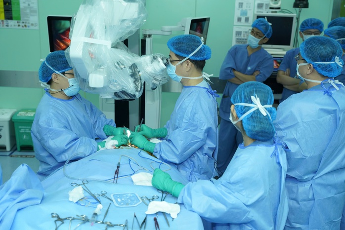NGƯỜI THẦY THUỐC TRONG T&Ocirc;I: Cuộc phẫu thuật giữa những lời đối thoại - Ảnh 1.
