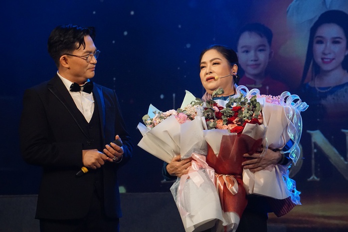 Nghệ sĩ Lê Hậu tạo ấn tượng đẹp trong đêm "Hương quê tình mẹ" - Ảnh 5.