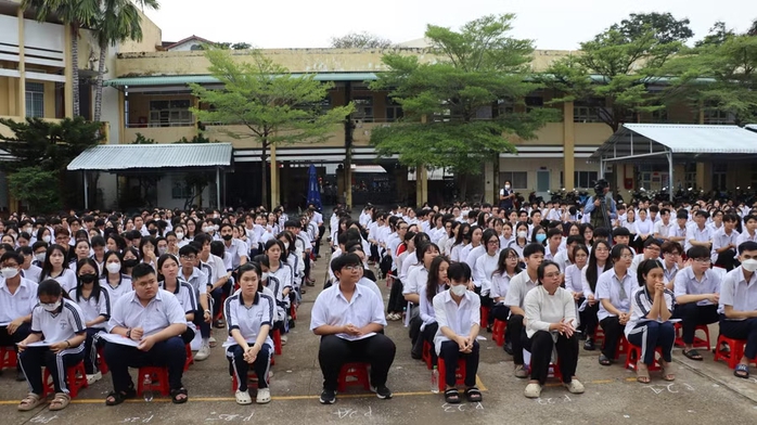 C&agrave; Mau th&ocirc;ng b&aacute;o đường d&acirc;y n&oacute;ng tiếp nhận th&ocirc;ng tin kỳ thi tốt nghiệp THPT - Ảnh 1.
