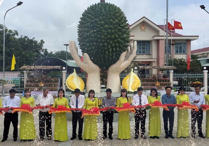 Kh&aacute;nh th&agrave;nh c&ocirc;ng tr&igrave;nh tr&aacute;i sầu ri&ecirc;ng Ngũ Hiệp: Biểu tượng n&ocirc;ng sản Đồng Th&aacute;p 2026 - Ảnh 3.