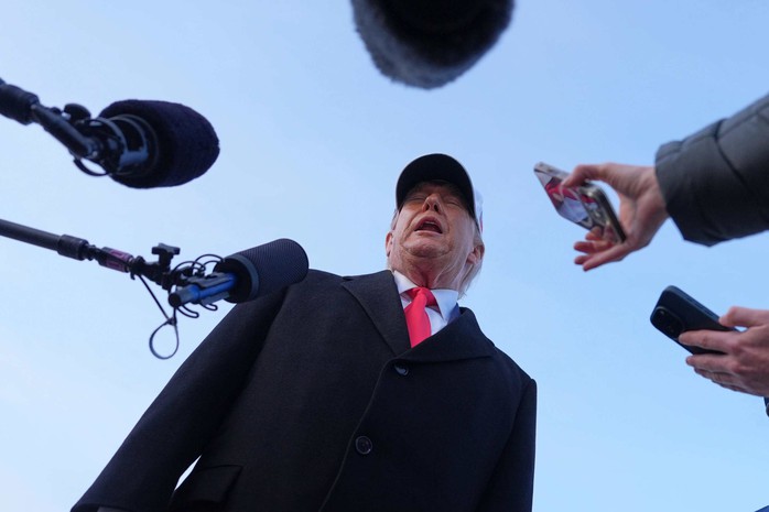 Ông Donald Trump yêu cầu Israel "dừng tay" sau đòn trả đũa của Iran - Ảnh 1. Ông Donald Trump yêu cầu Israel "dừng tay" sau đòn trả đũa của Iran - Ảnh 1.