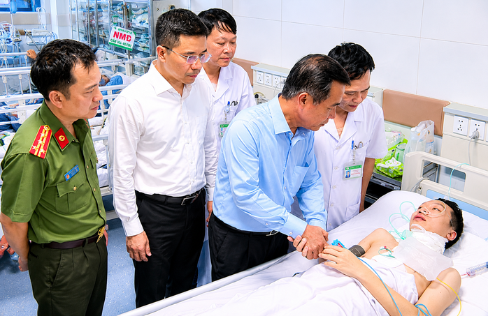 Trung t&aacute; c&ocirc;ng an bị đ&acirc;m trọng thương khi l&agrave;m nhiệm vụ - Ảnh 1.