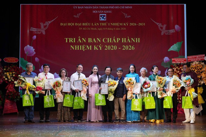 NSND Trịnh Kim Chi giữ cương vị Chủ tịch Hội S&acirc;n khấu TP HCM - Ảnh 2.