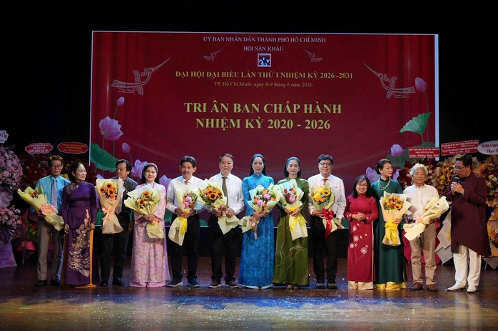 NSND Trịnh Kim Chi giữ cương vị Chủ tịch Hội S&acirc;n khấu TP HCM - Ảnh 4.