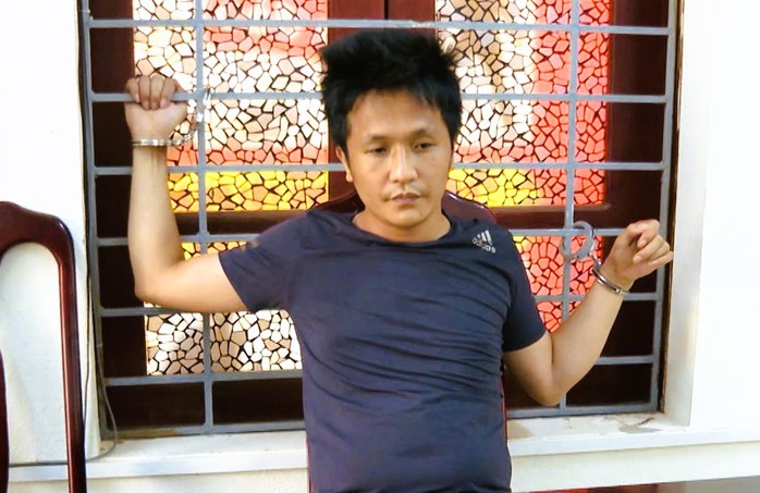 Trung t&aacute; c&ocirc;ng an bị đ&acirc;m trọng thương khi l&agrave;m nhiệm vụ - Ảnh 3.
