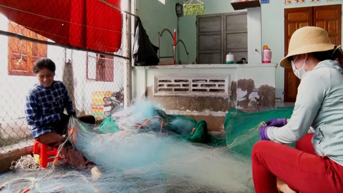 Những đ&ocirc;i tay giữ nhịp ra khơi - Ảnh 2.