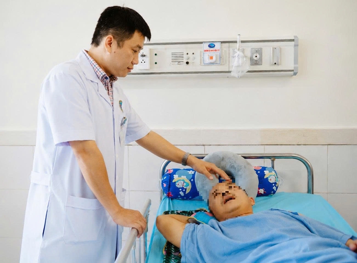 Cứu sống người đ&agrave;n &ocirc;ng bị tai nạn giao th&ocirc;ng chấn thương sọ n&atilde;o - Ảnh 1.