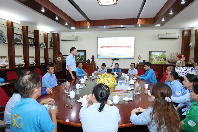 Trao tận tay người lao động những món quà từ Đại hội XIV Công đoàn Việt Nam - Ảnh 1.