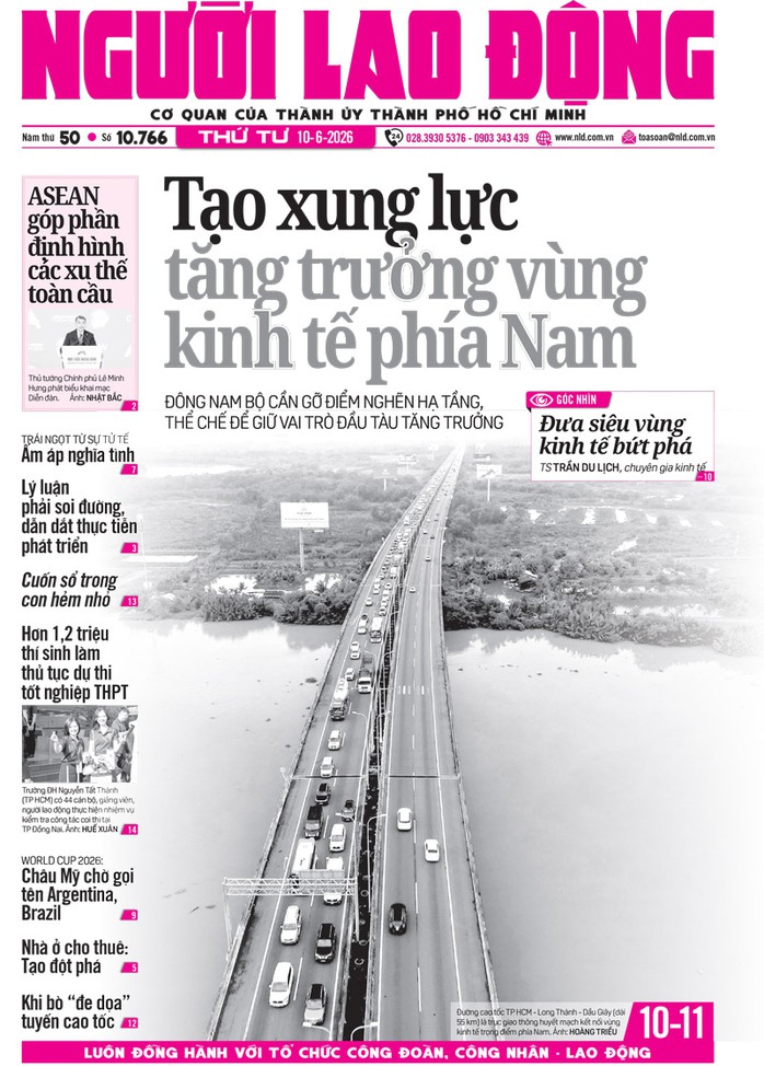 TP HCM: Khi bò đe dọa tuyến cao tốc , tài xế đối mặt nguy hiểm - Ảnh 1. TP HCM: Khi bò đe dọa tuyến cao tốc , tài xế đối mặt nguy hiểm - Ảnh 1.