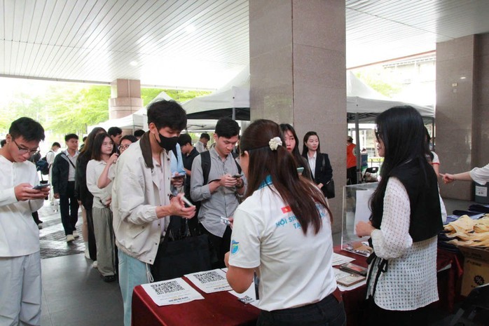 Ng&agrave;y hội việc l&agrave;m kết nối gần 1.000 người Việt tại Đ&agrave;i Loan (Trung Quốc) - Ảnh 1.