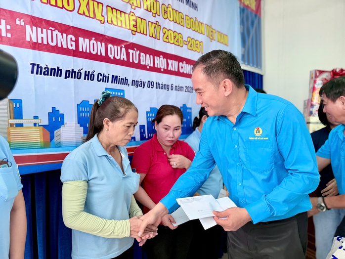 Trao tận tay người lao động những món quà từ Đại hội XIV Công đoàn Việt Nam - Ảnh 5.