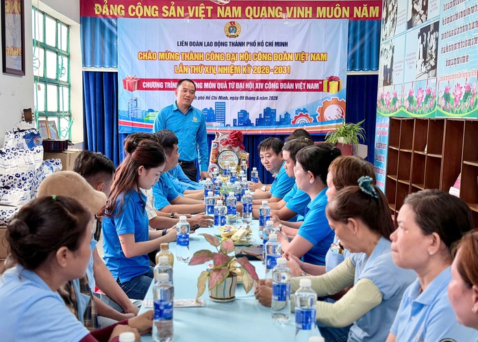 Trao tận tay người lao động những món quà từ Đại hội XIV Công đoàn Việt Nam - Ảnh 4.
