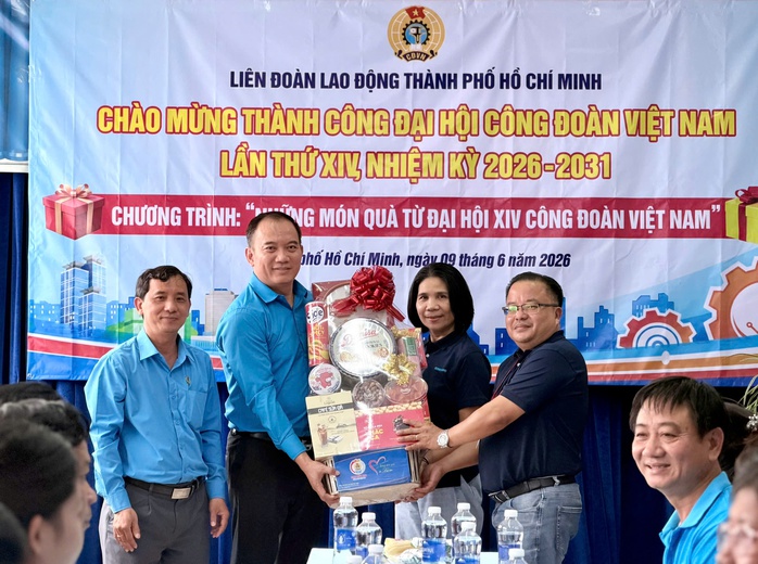 Trao tận tay người lao động những món quà từ Đại hội XIV Công đoàn Việt Nam - Ảnh 6.