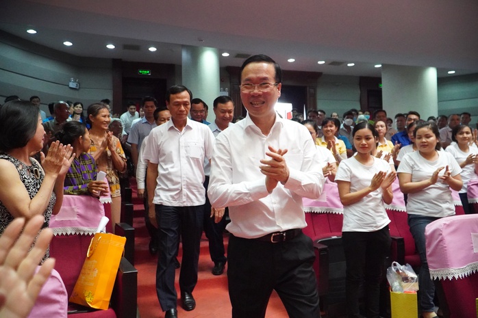 Chủ tịch nước Võ Văn Thưởng trao quà Tết tại TP Thủ Đức- Ảnh 1. Chủ tịch nước Võ Văn Thưởng trao quà Tết tại TP Thủ Đức- Ảnh 1.