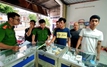 Hai đối tượng đeo khẩu trang liều lĩnh vào nhà thờ khống chế người, cướp tài sản