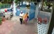 CLIP: Người chồng đau đớn khi vợ bị sét đánh tử vong