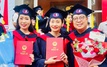 Trịnh Kim Chi, Hạnh Thúy, Thanh Hiệp rạng ngời trong lễ trao bằng Thạc sĩ nghệ thuật tại Hà Nội