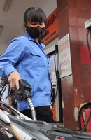 Chi quỹ bình ổn 2.801 đồng/lít, giá xăng "đứng yên" Chi quỹ bình ổn 2.801 đồng/lít, giá xăng "đứng yên"