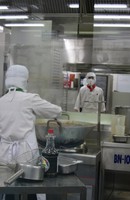Khám phá "bếp ăn" đặc biệt làm 22.000 suất ăn/ngày cho các chuyến bay Khám phá "bếp ăn" đặc biệt làm 22.000 suất ăn/ngày cho các chuyến bay
