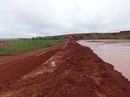 Vỡ đê quai hồ thải quặng bauxite Vỡ đê quai hồ thải quặng bauxite